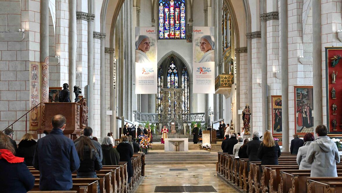 Eröffnungsgottesdienst der Woche für das Leben 2021 in Augsburg unter Corona-Bedingungen (Foto: Nicolas Schnall / pba)