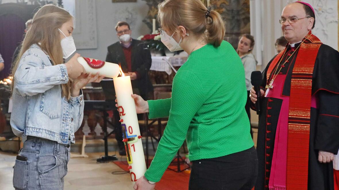 Pfingstliche Stunde mit Jugendlichen in Neuburg an der Donau. (Foto: Annette Zoepf / pba)