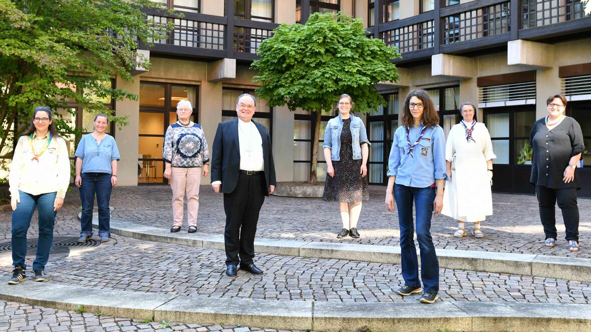 Bischof Dr. Bertram Meier hat Vertreterinnen der Initiative „Maria 2.0“ zu einem persönlichen Gedankenaustausch empfangen (Foto: Maria Steber / pba).