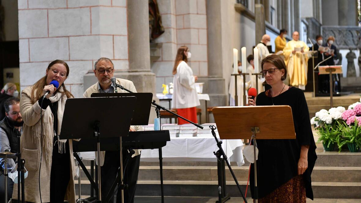 Stimmungsvoll begleitet wurde der Gottesdienst von einer Band unter der Leitung von P. Norbert Becker (Foto: Maria Steber / pba). 
