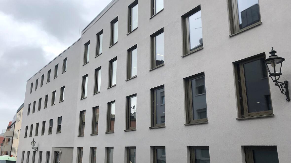 Das neue Bürogebäude am Schmiedberg, vom Mauerberg aus fotografiert (Fotos: Julian Schmidt / pba)