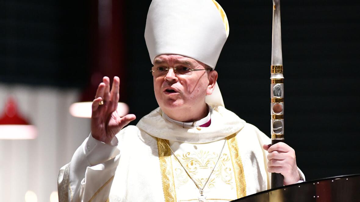 Bischof Bertram bei der Predigt.