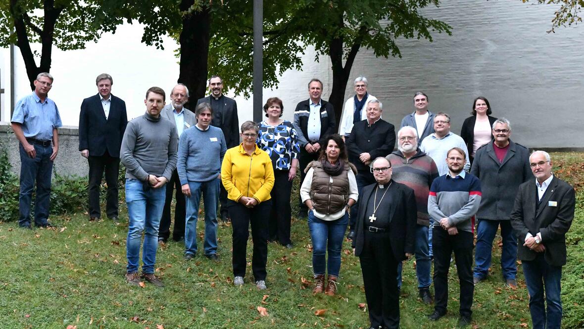 Bei einem Gespräch mit Betriebs- und Personalräten sowie Engagierten der kirchlichen Mitarbeitervertretungen (MAV) hat sich Bischof Bertram heute über ihre Fragen, Anliegen und Herausforderungen informiert (Fotos: Maria Steber / pba)