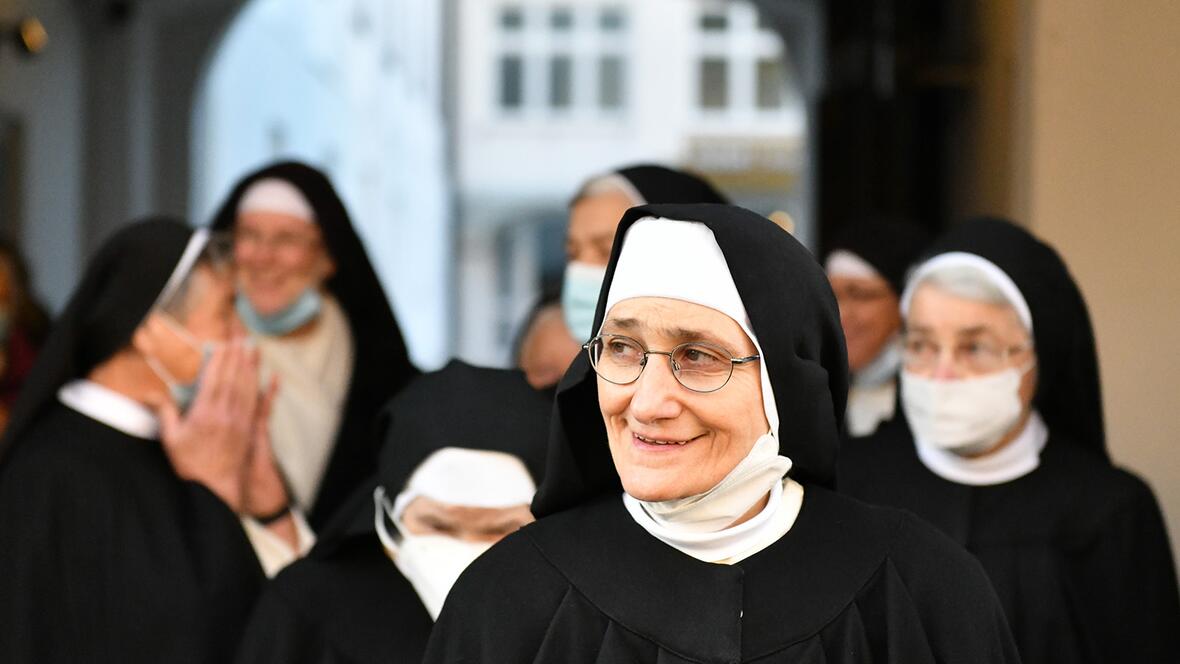 Die Dominikanerinnen von Bad Wörishofen feiern 300 Jahre Klostergründung. Im Vordergrund Priorin Sr. Franziska Brenner OP (Fotos: Julian Schmidt / pba)