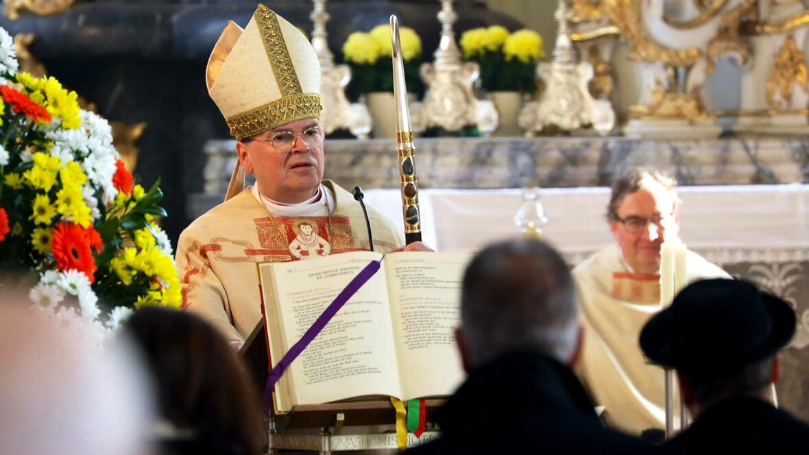 Bischof Bertram ermutigte in seiner Predigt zum Inchenhofener Leonhardifest ausdrücklich, sich gegen das Corona-Virus impfen zu lassen (Fotos: Annette Zoepf / pba)
