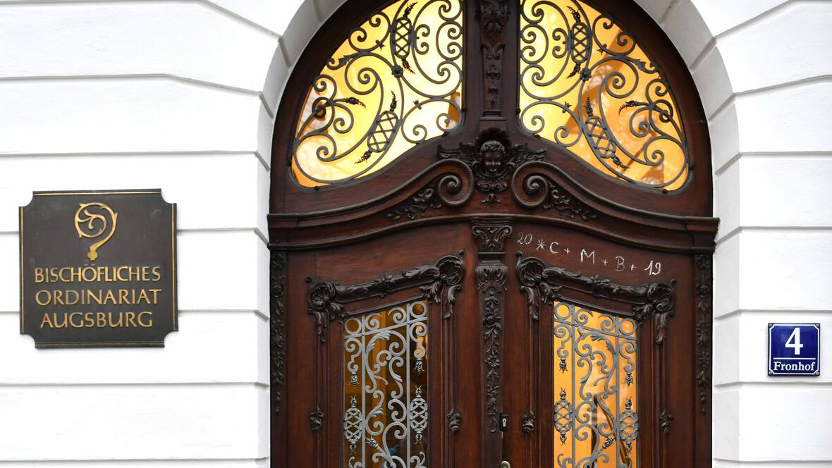 Der Eingangsbereich des Bischöflichen Ordinariats in Augsburg (Foto: Nicolas Schnall / pba)