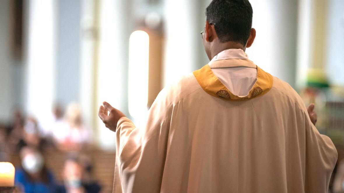 Rund 75 Priester aus der Weltkirche werden in den kommenden Wochen Urlaubsvertretungen im Bistum wahrnehmen (Motivfoto: Julian Schmidt / pba)