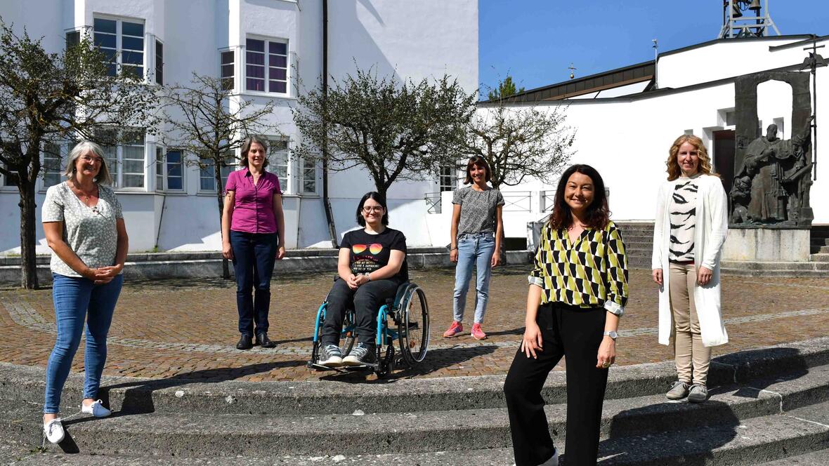 Als Pfarrhelferinnen tätig (v.l.): Sabine Walser, Sabrina Tiedtke, Agnes Mathy, Christine Schneider, Doris Herger, Gabriele Demuth.