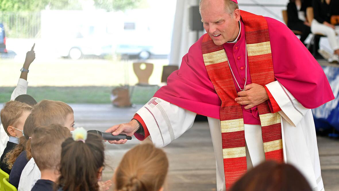 Auch die Kinder wurden in den Gottesdienst mit einbezogen.