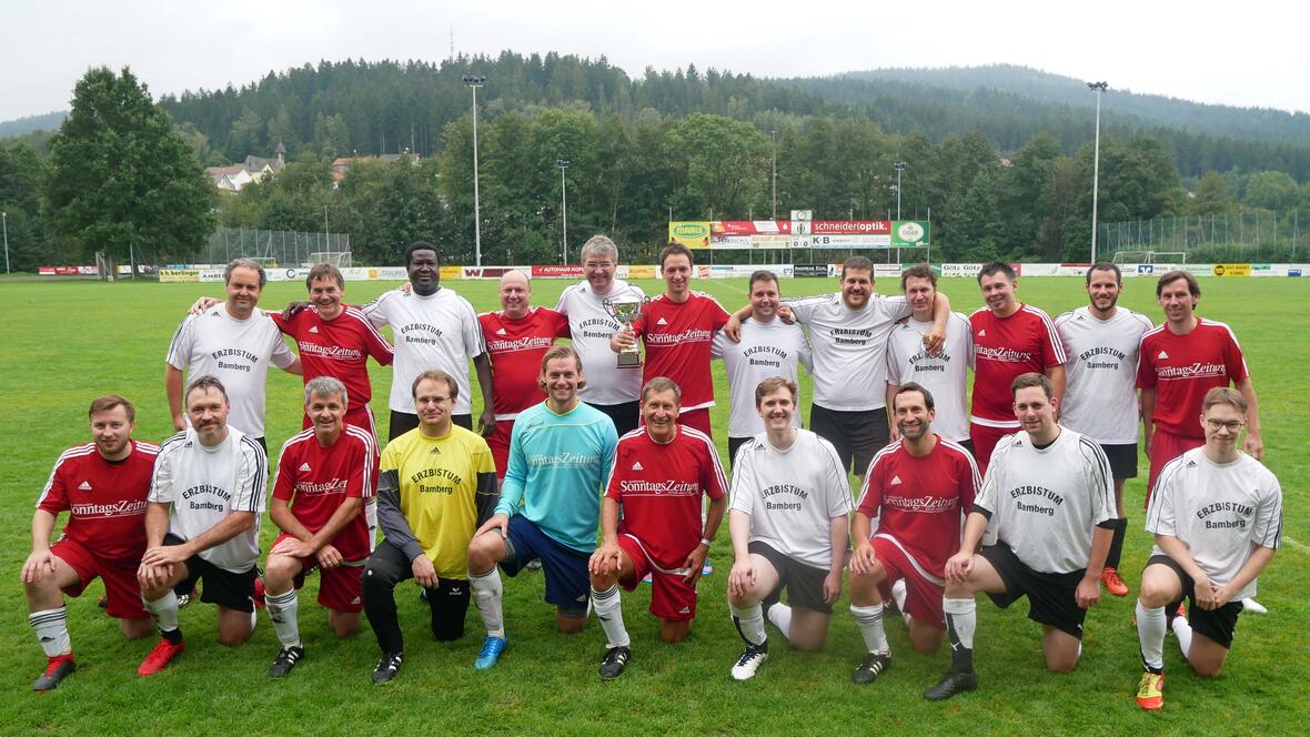 Bayerische Klerusmeisterschaften in Lam: Bistum Augsburg holt siebten Titel und ist Rekordsieger