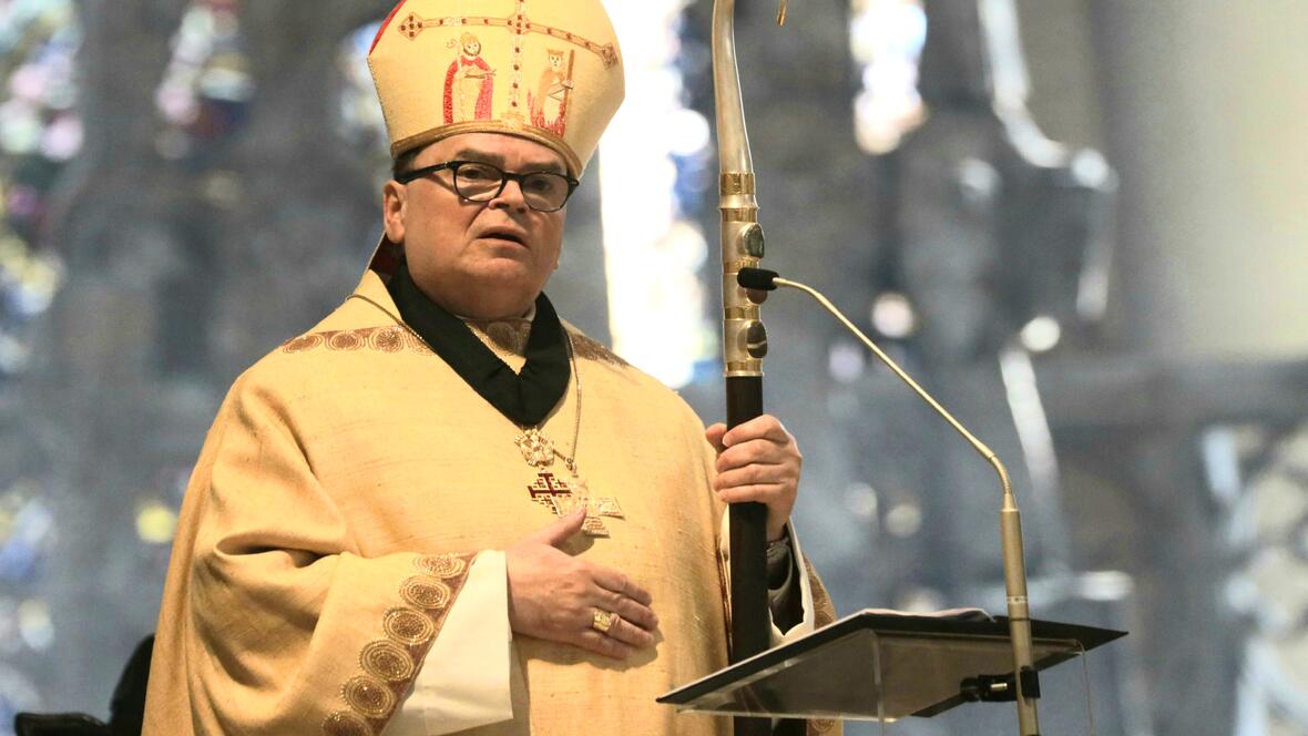 Bischof Bertram in seiner Predigt: "Brechen wir eine Lanze für die Weltkirche!" (Foto: Annette Zoepf / pba).