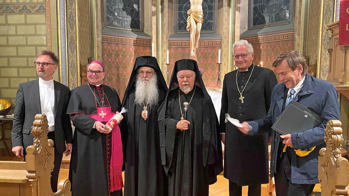 (v.l) Der Rektor der evangelischen Diakonissenanstalt Augsburg Dr. Jens Colditz, Bischof Dr. Bertram Meier, Metropolit Nektarios, Metropolit Augoustinos, Regionalbischof Axel Piper und 3. Bürgermeister Bernd Kränzle (Foto: Apostolos Malamoussis).