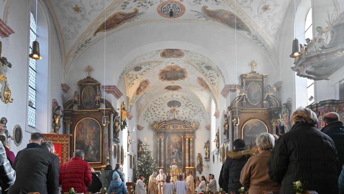 Die Pfarrkirche St. Adelgundis in Anhausen (Foto: Theresa Wiedemann / pba)