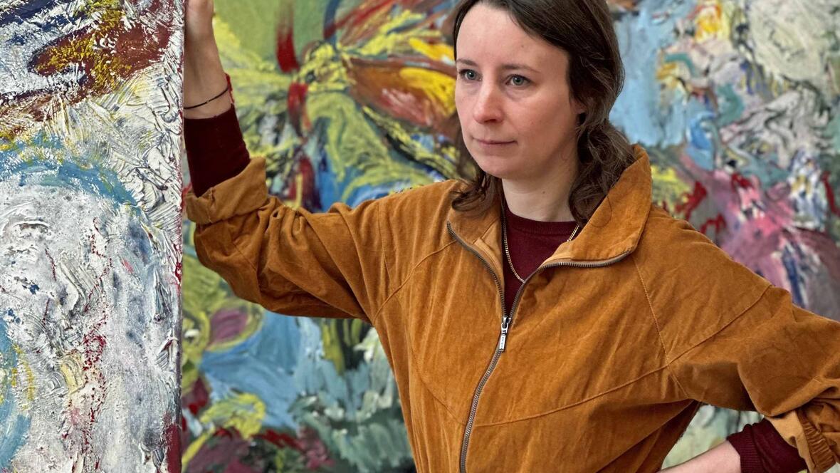 Die Künstlerin Nina Lamiel Bruchhaus in ihrem Atelier. (Foto: Michael Kießling)