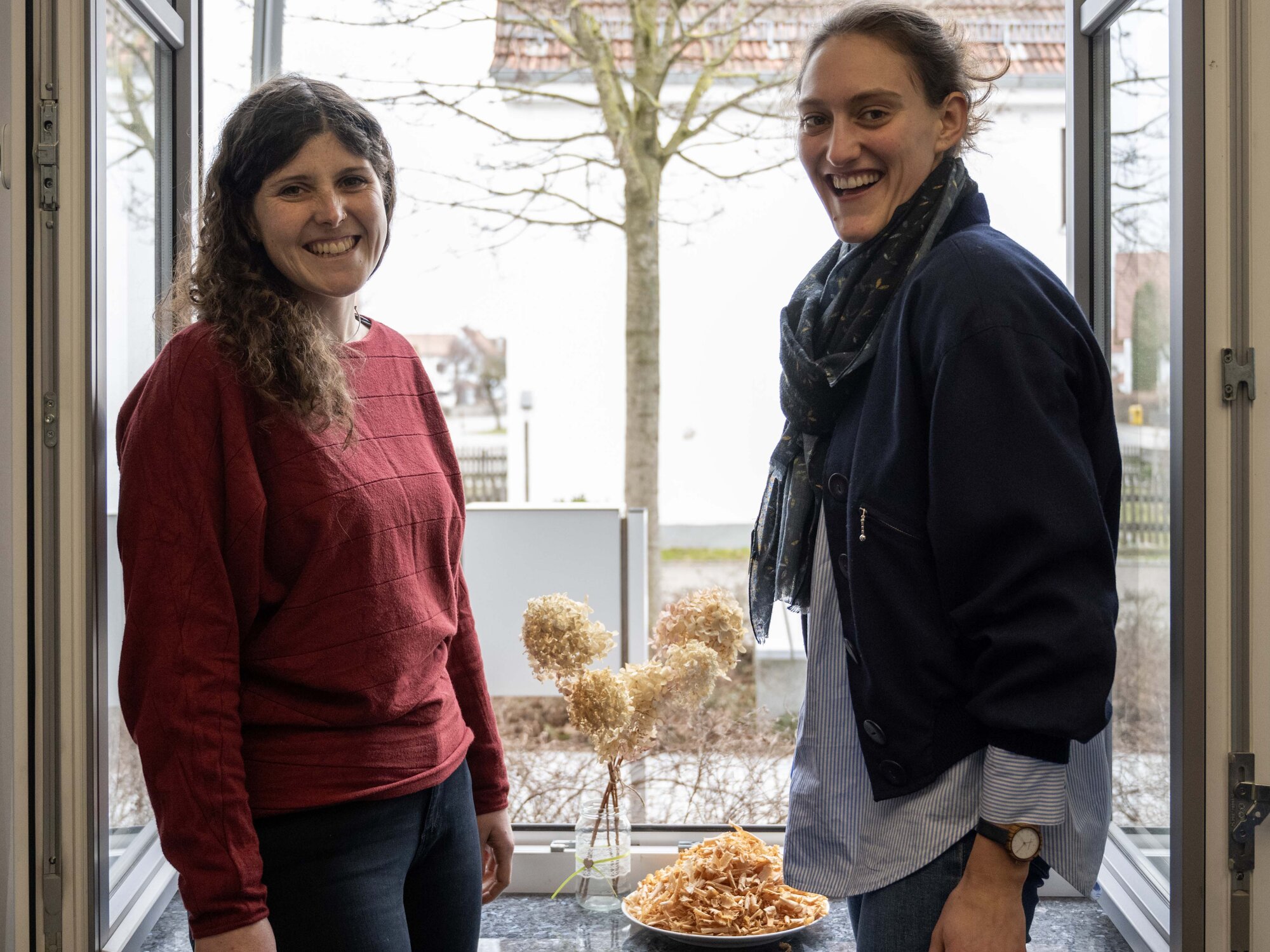 In ihrem Büro im Rathaus in Salgen sind die Fenster nicht selten geöffnet. Denn "Fenstergespräche" mit den Menschen vor Ort führen die beiden sehr oft und gerne.  