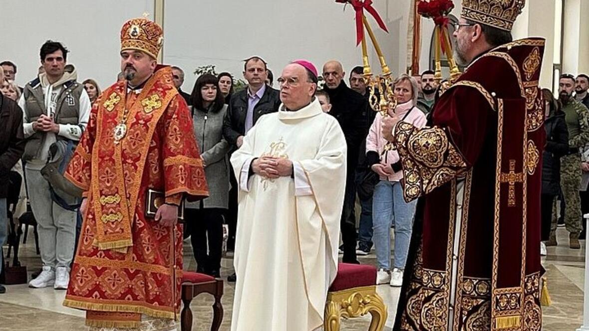 Nach seiner Ankunft in Kiew feierte Bischof Bertram mit dem Oberhaupt der ukrainischen griechisch-katholischen Kirche, Großerzbischof Sviatoslav Shevchuk, Gottesdienst (Foto: Deutsche Bischofskonferenz / Ewelina Sowa).