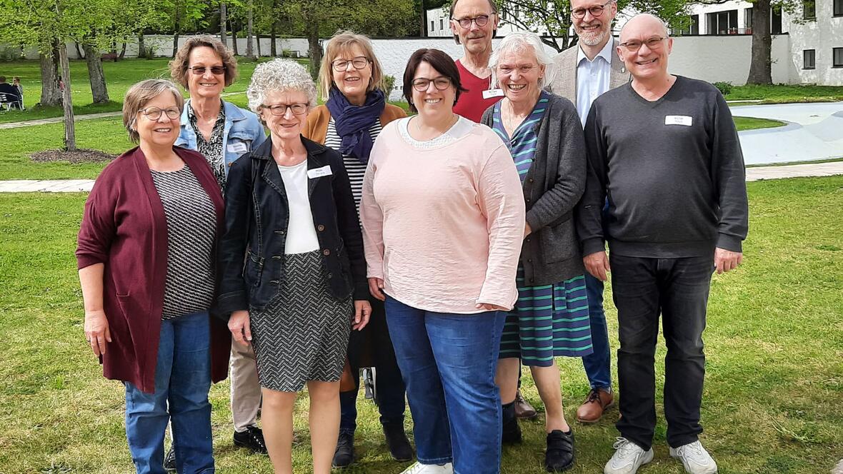 (v.l.) Cornelia Kraus, Simona Kiechle (Fachbereich Bibel als Wort Gottes), Regina Wühr, Margret Flick, Ulrike Dreher, Peter Berger, Gabriele Mair, Manfred Selg und Klaus Müller (Schauspieler) (Foto: FB Bibel als Wort Gottes)