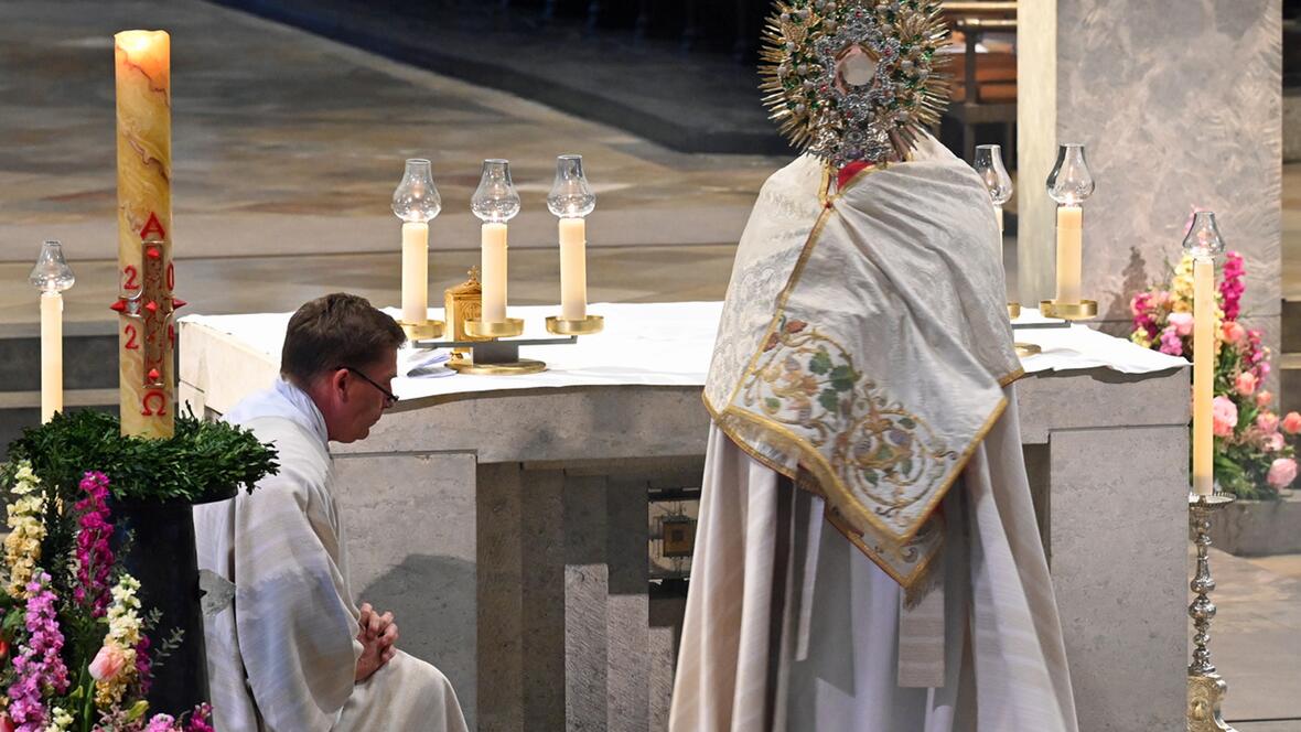 Maria, die Vermittlerin und Hinweisgeberin