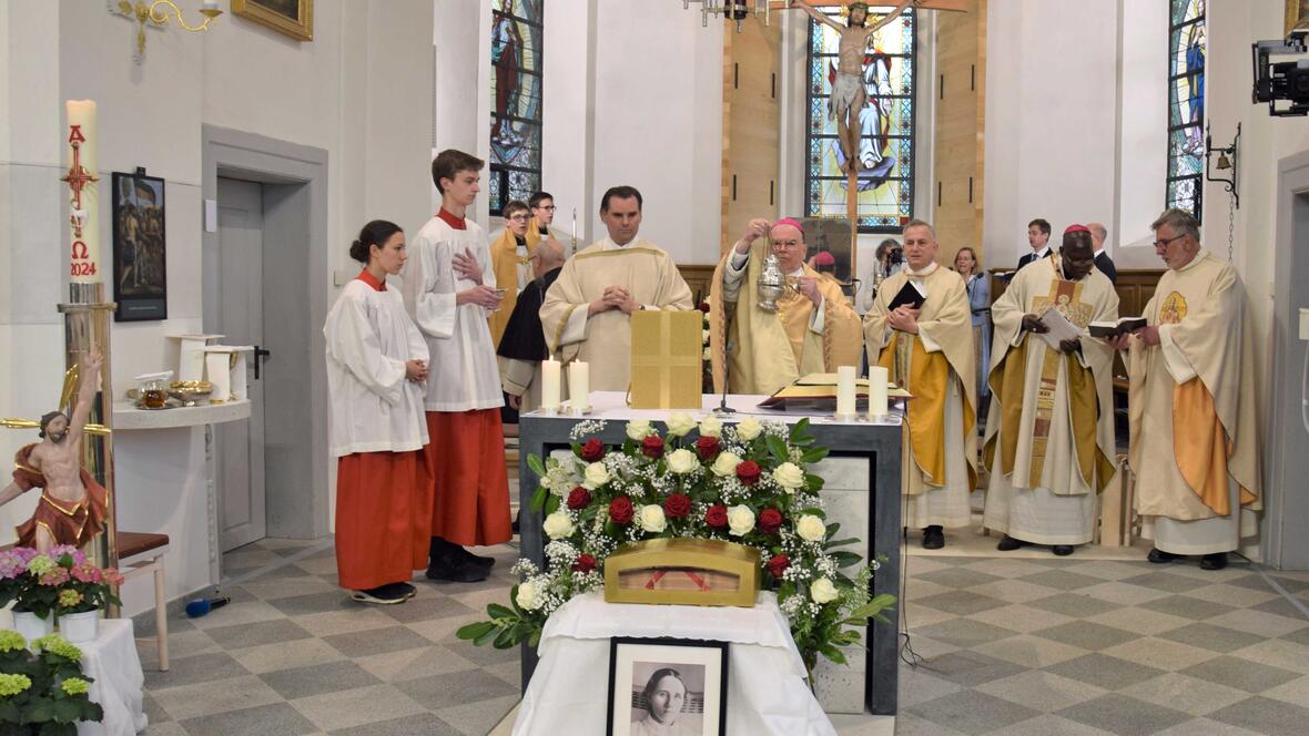Bischof Bertram feierte anlässlich des großen Spenden-"Mariathon" einen Gottesdienst in Balderschwang. (Foto: Verspohl-Nitsche / pdke)