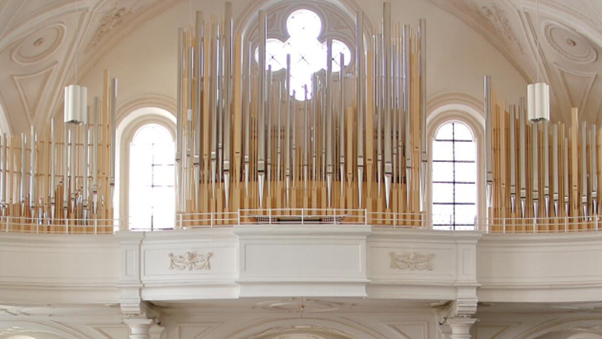 Die neue Orgel in der Stadtpfarrkirche in Weilheim: an diesem Samstag hat sie Bischof Bertram im Rahmen eines festlichen Gottesdienstes eingeweiht (Foto: PG Weilheim)