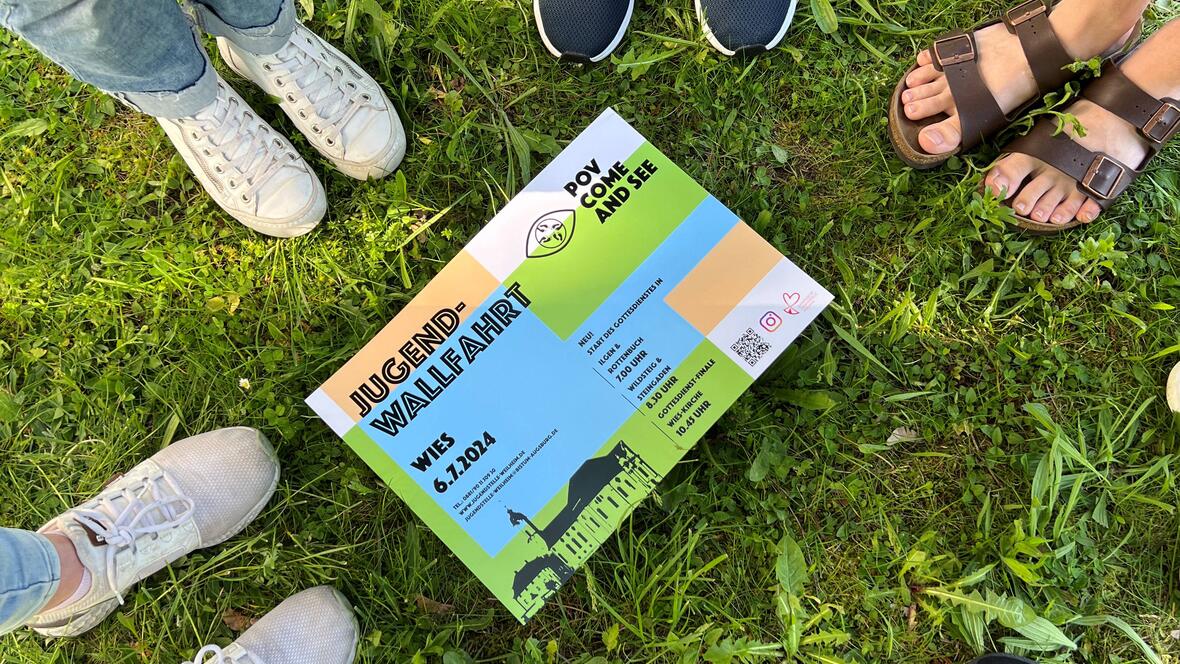 Bis zu 600 junge Menschen machen sich jedes Jahr zu Fuß auf den Weg zum Wiesheiland. (Foto: Jugendstelle Weilheim)