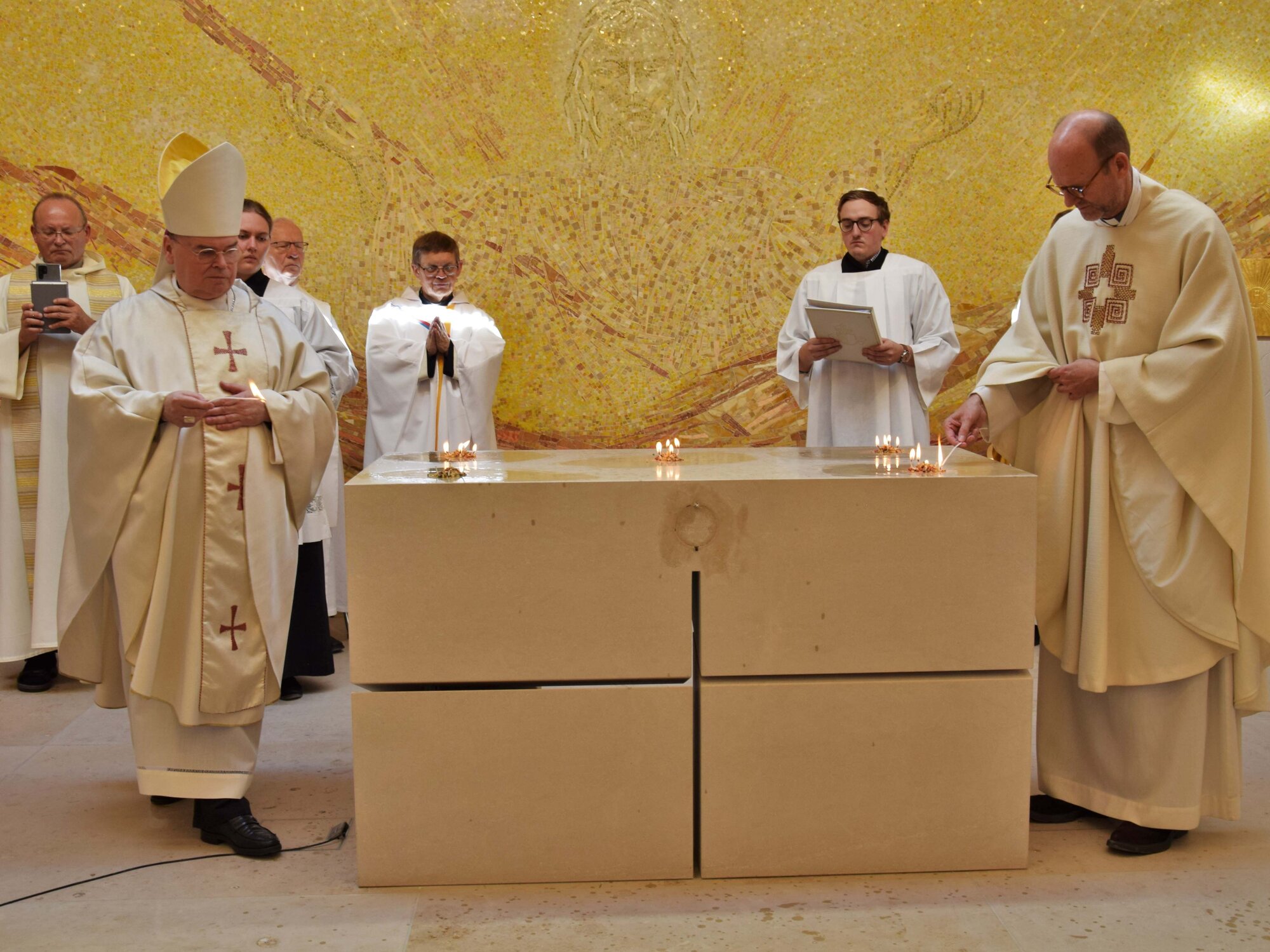 Altarweihe im neuen Seniorenheim für Geistliche Haus Simeon (Foto Verspohl-Nitsche pdke) 2