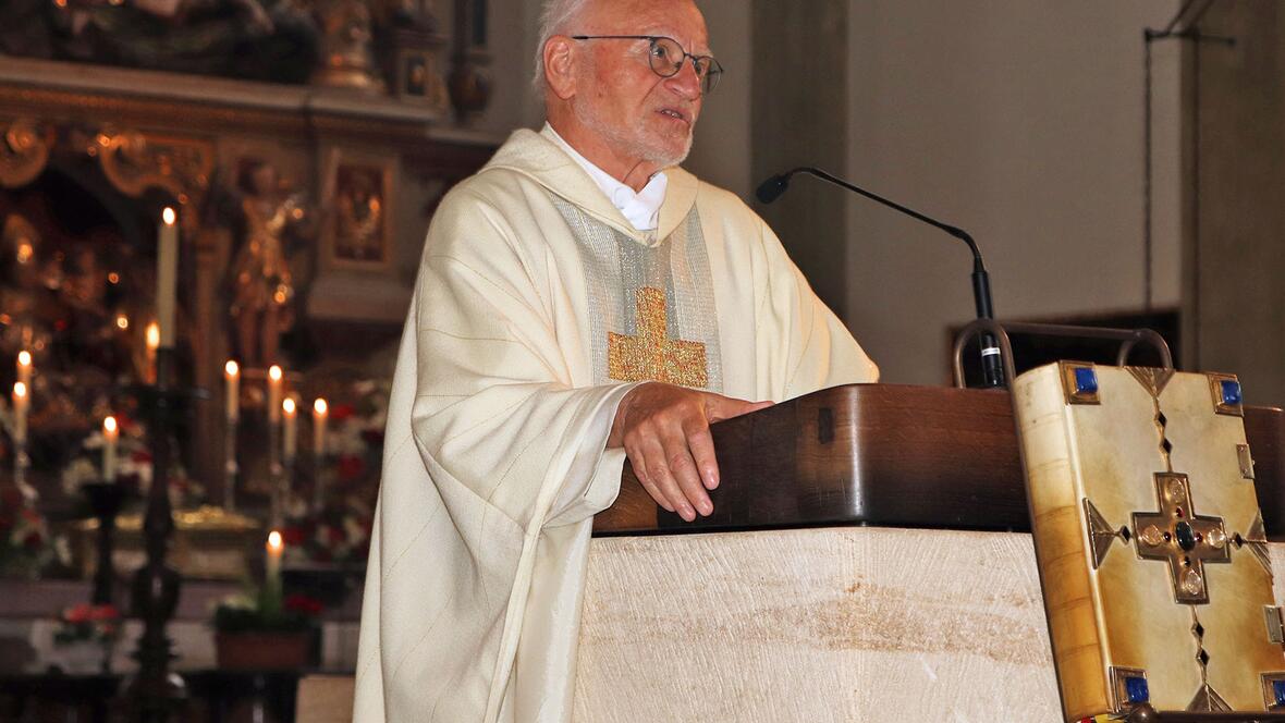 Prälat Peter C. Manz bei der Predigt im Caritas-Gottesdienst während der Ulrichswoche. (Foto: Bernhard Gattner / pca)