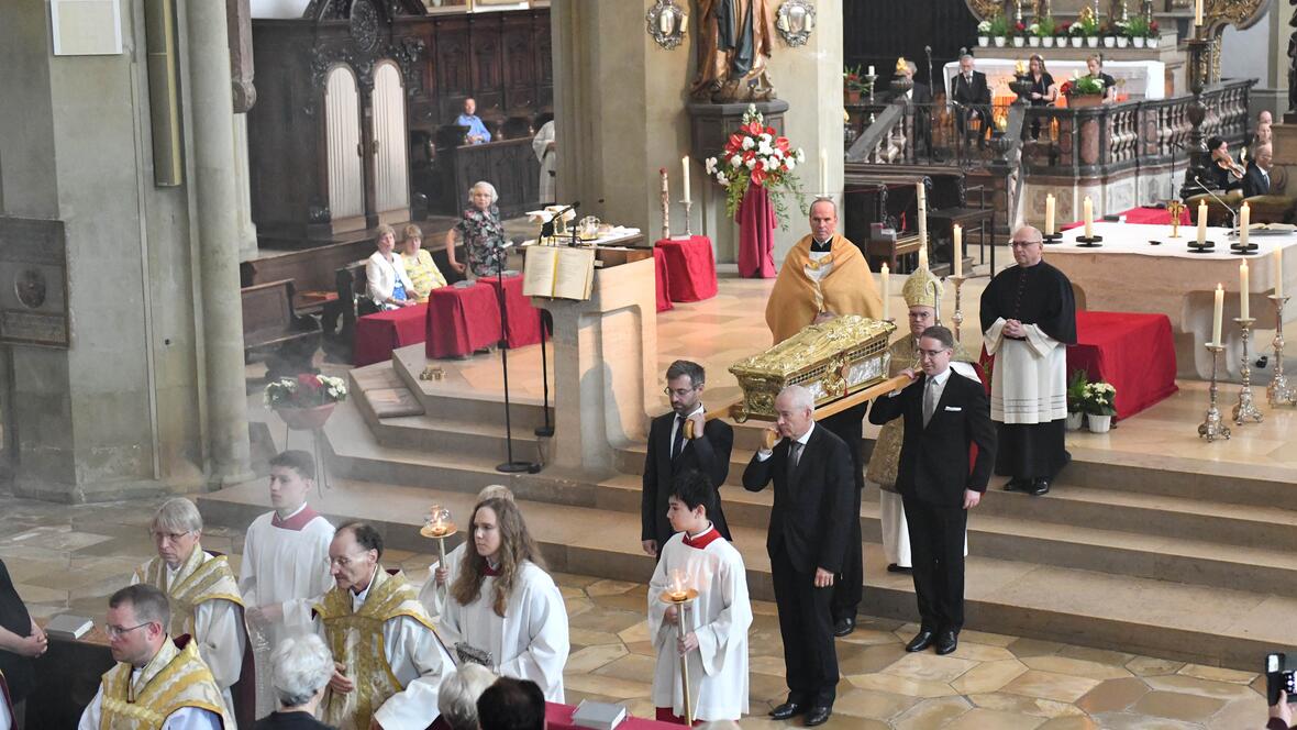 Mit der Reponierung des Ulrichsschreins ist die Ulrichswoche und das einjährige Ulrichsjubiläum an diesem Sonntag zu Ende gegangen. (Fotos: Maria Rösch / pba)