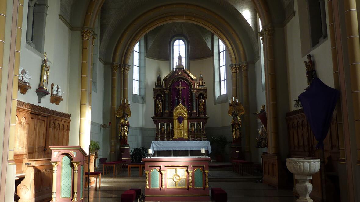 Die Schreitzheimer Pfarrkirche wurde 1899 eingeweiht (Fotos: Wikimedia Commons)