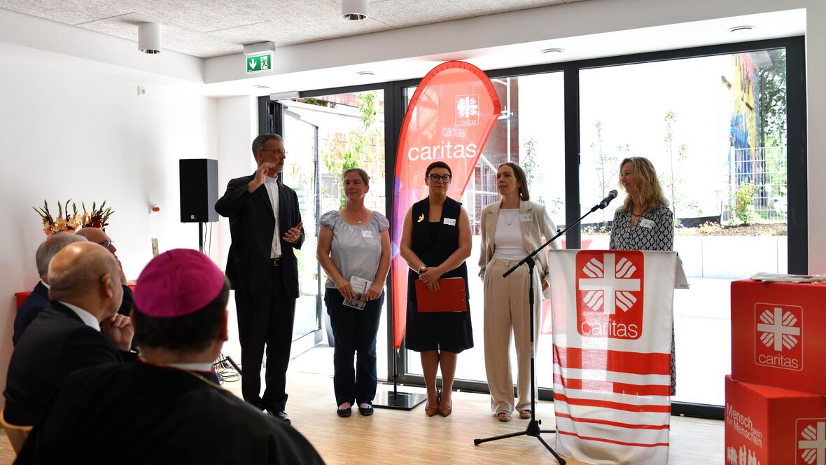 Pfarrer Christoph Leutgäb und die Einrichtungsleiterinnen sprachen über gegenseitige Wünsche und Erwartungen in der kommenden Zusammenarbeit.
