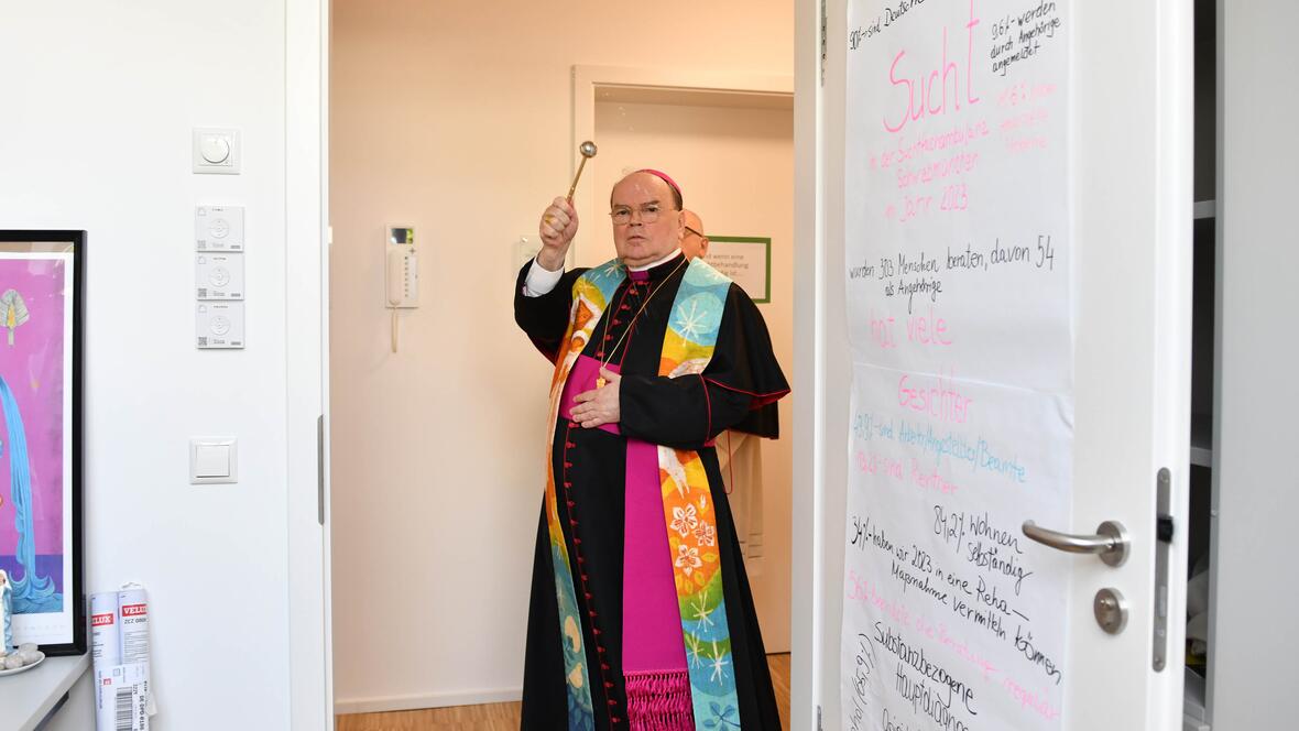 Alle Räume wurden von Bischof Bertram gesegnet.