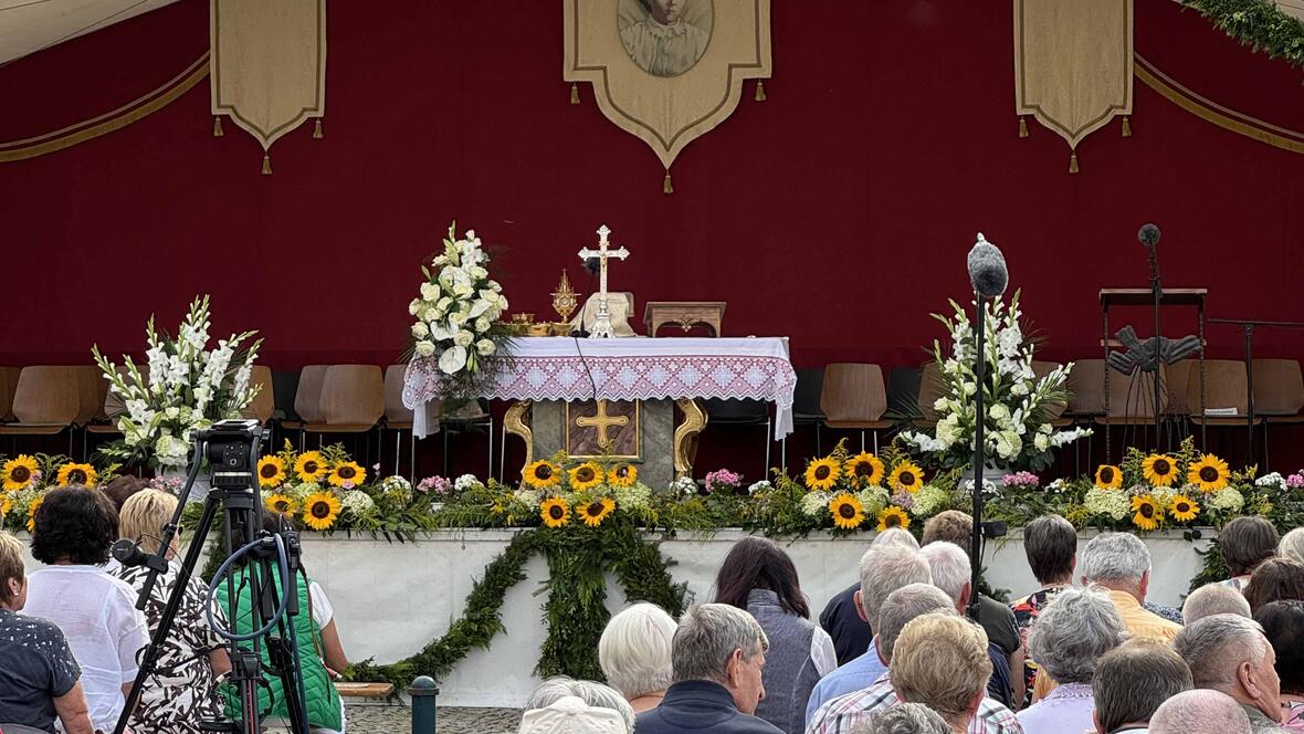 Zum Gebetstag der heiligen Anna Schäffer kamen tausende Gläubige nach Mindeltstetten. (Foto: Claudia Kaminski, k-tv)