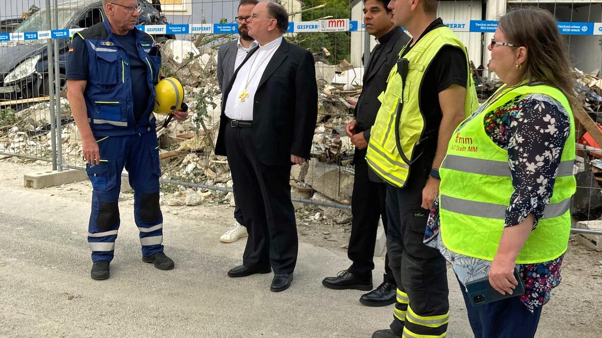 Besuch des Bischofs am Unglücksort in Memmingen. (Foto: Bischofshaus)