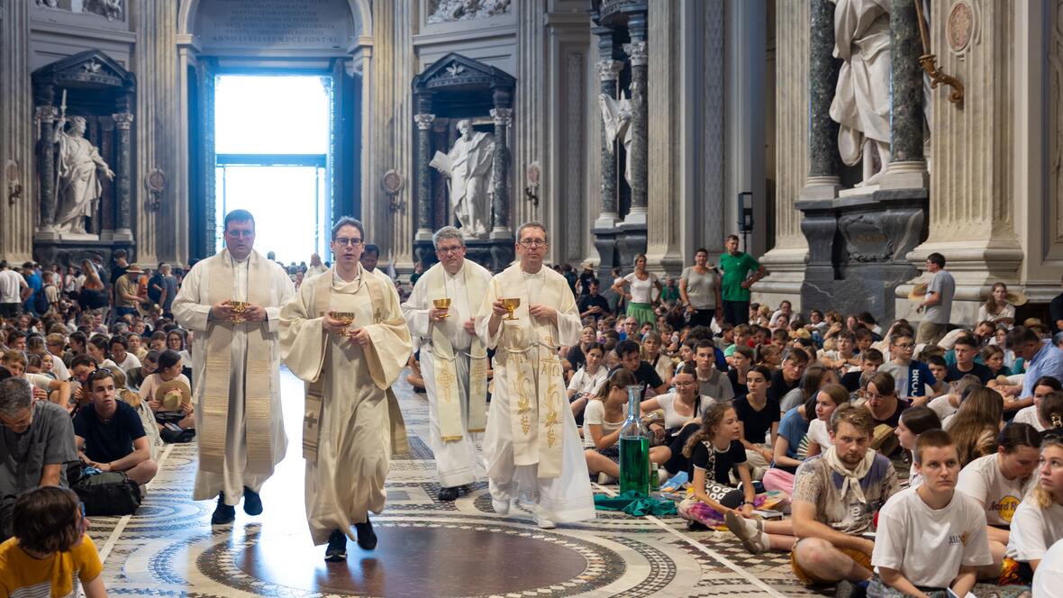 Aus dem Bistum Augsburg nehmen deutlich über dreitausend Ministrantinnen und Ministranten teil.