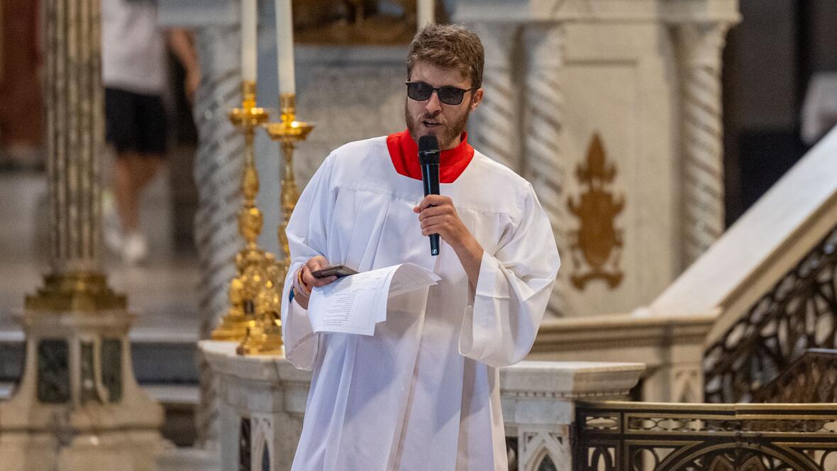 Angesichts einer wolkenlosen Wallfahrtswoche war so manchem Ministrant die Sonnenbrille zum festen Utensil geworden.
