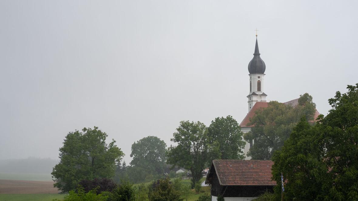 Die Wallfahrtskirche Zur Schmerzhaften Muttergottes besteht in ihrer heutigen hochbarocken Form seit dem späten 17. Jahrhundert.