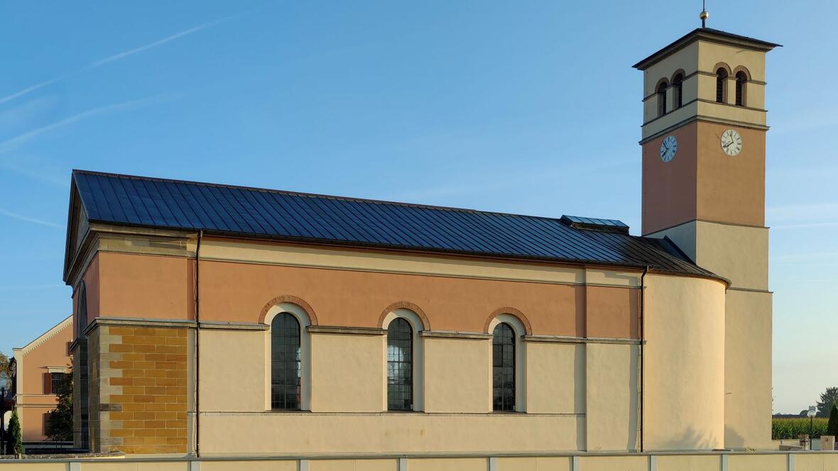 Die Pfarrkirche St. Johann Baptist in Kleinerdlingen bei Nördlingen (Foto: Wikimedia Commons)