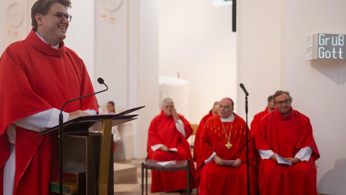 Stadtpfarrer P. Steffen Brühl SAC (l.) freute sich über die gelungene Sanierung.