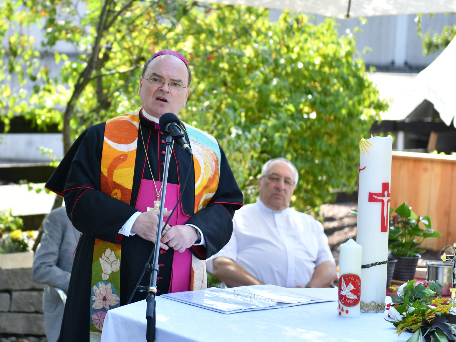 Bischof Bertram beim Einweihungsgottesdienst.